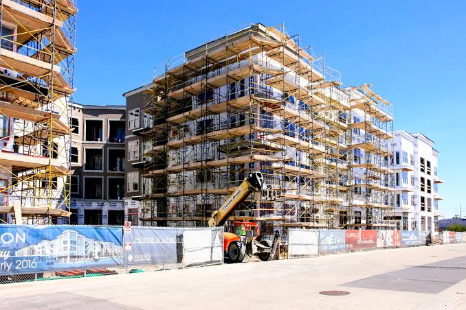 Real Estate in Lagos Nigeria: 15 Property Market Statistics Every Buyer Should Know 2 Real Estate in Lagos Nigeria buyers assessing property costs and construction quality.